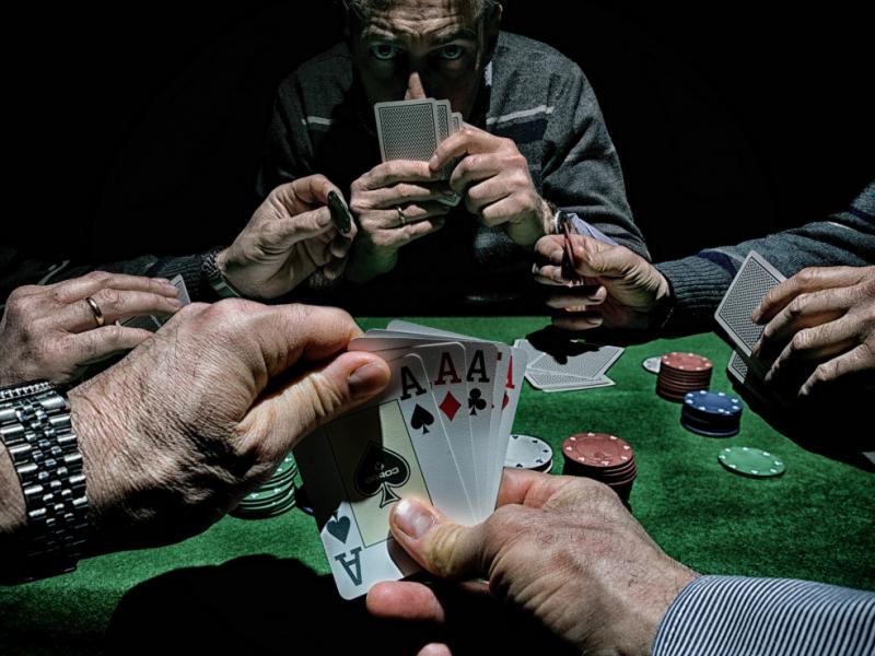 играть в покер
